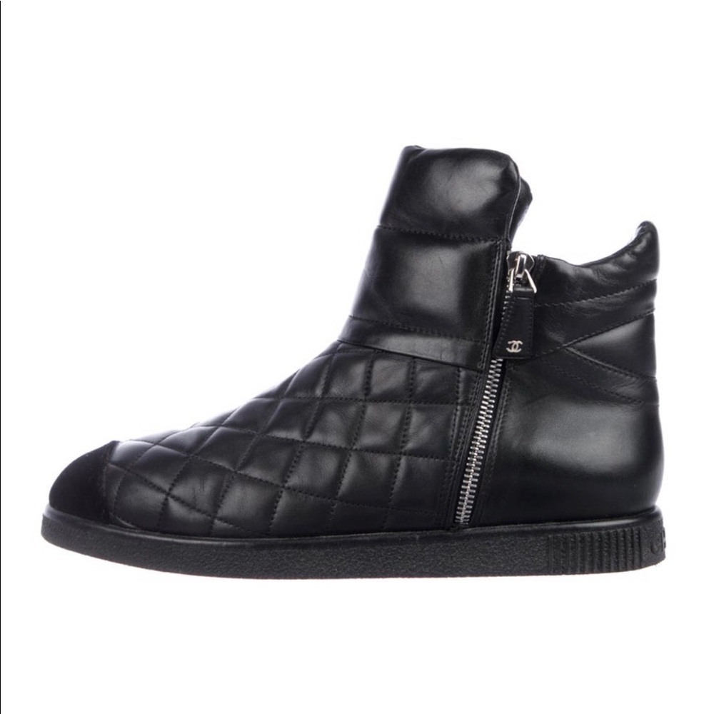 Chanel black flat quilted booties size IT40